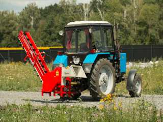Špalíkovač za traktor PTO s dopravníkem, štěpkovač ARPAL AM-120TR-K