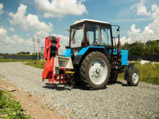 Špalíkovač za traktor PTO s dopravníkem, štěpkovač ARPAL AM-120TR-K