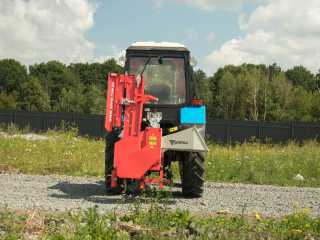 Špalíkovač za traktor PTO s dopravníkem, štěpkovač ARPAL AM-120TR-K