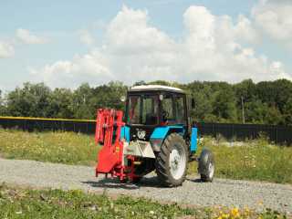 Špalíkovač za traktor PTO s dopravníkem, štěpkovač ARPAL AM-120TR-K