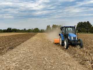 Mulčovač za traktor DELEKS BISON-260 pro sekání kukuřice, pšenice a sóji