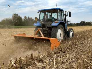 Mulčovač za traktor DELEKS BISON-260 pro sekání kukuřice, pšenice a sóji