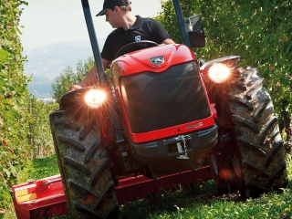 Traktor Antonio Carraro TRX 7800S (70,3 HP) + kabina
