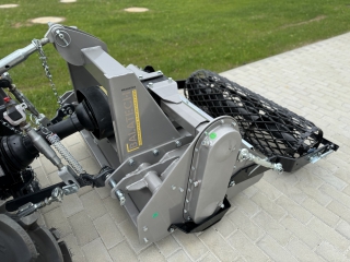 Pořadač trávníku za traktor JANSEN UKF-105