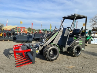 Kloubový nakladač CAST Loaders 800 ECO