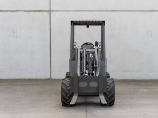 Kloubový nakladač CAST Loaders 800 ECO