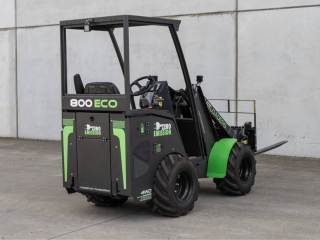 Kloubový nakladač CAST Loaders 800 ECO
