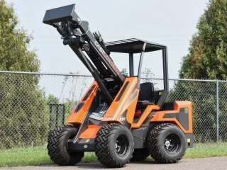 Kloubový nakladač CAST Loaders 23T