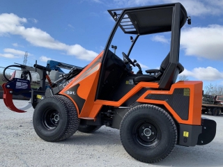 Kloubový nakladač CAST Loaders 33Tlx
