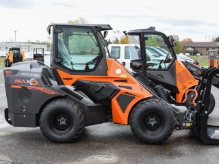 Kloubový nakladač CAST Loaders Maxo