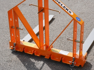 Paletizační vidle za traktor DELEKS D-700
