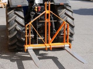 Paletizační vidle za traktor DELEKS D-700