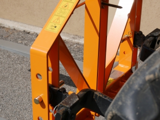 Paletizační vidle za traktor DELEKS D-700