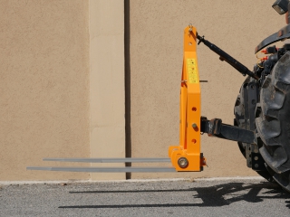 Paletizační vidle za traktor DELEKS D-700