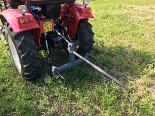 Vidle na balíky DELEKS DK-3 (pro traktor 12 - 60 HP)