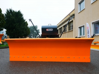 Sněžný pluh, sněhová radlice na traktor DELEKS SSH-04-2.6-A