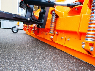 Sněžný pluh, sněhová radlice na traktor DELEKS SSH-04-2.6-A