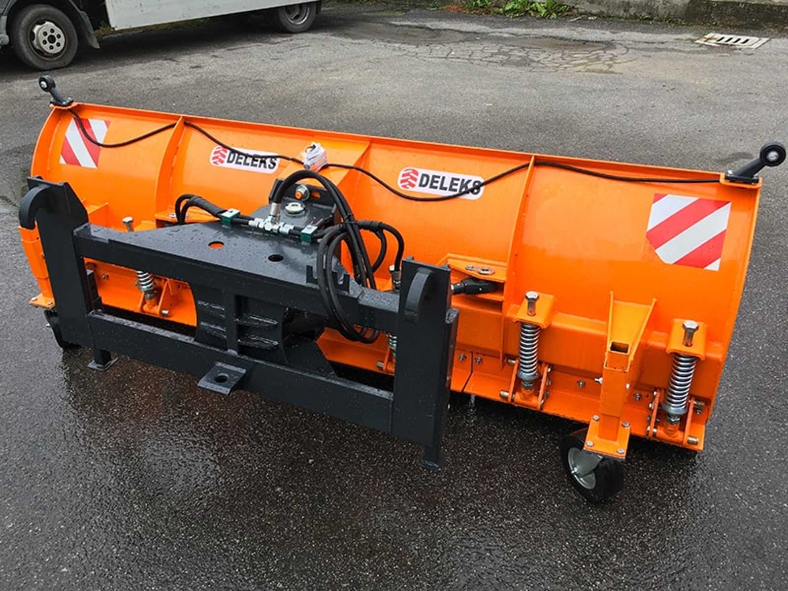 Sněžný pluh, sněhová radlice na nakladač DELEKS SSH-04-3.0-M Sněžný pluh, sněhová radlice na nakladač DELEKS SSH-04-3.0-M