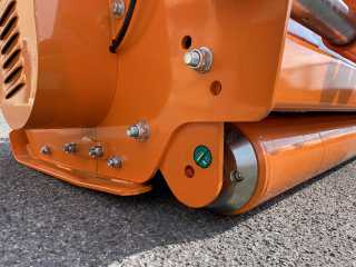 Mulčovač za traktor a čelní nakladač DELEKS GRIZZLY-220