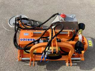 Mulčovač s bočním posuvem a obkášečem DELEKS INTERFILA-150 (pro traktor 30-60 HP)