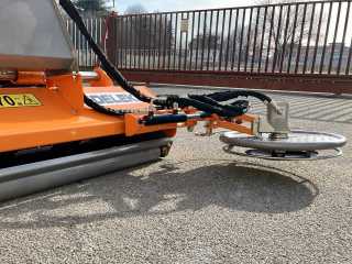 Mulčovač s bočním posuvem a obkášečem DELEKS INTERFILA-150 (pro traktor 30-60 HP)
