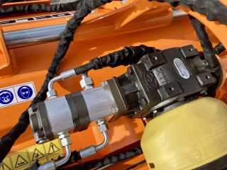Mulčovač s bočním posuvem a obkášečem DELEKS INTERFILA-130 (pro traktor 25-60 HP)