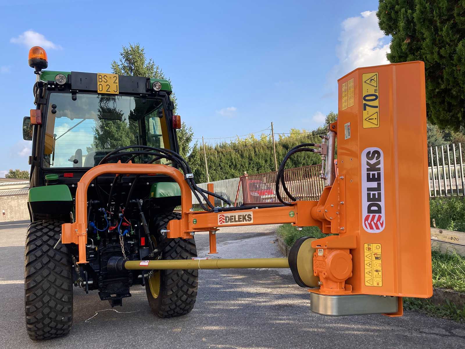 Příkopový mulčovač DELEKS VOLPE-140 (pro traktor 30-45 HP) Příkopový mulčovač DELEKS VOLPE-140 (pro traktor 30-45 HP)