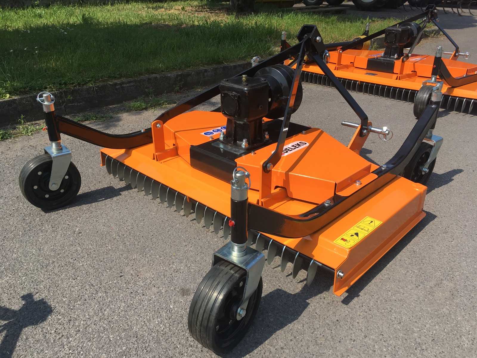 Bubnová sekačka za traktor DELEKS DM-120 (pro traktor 12-40 HP) Bubnová sekačka za traktor DELEKS DM-120 (pro traktor 12-40 HP)