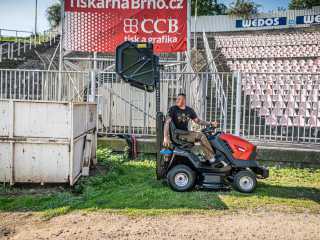 Traktorová sekačka SECO STARJET UJ P6 PRO 4x4 se záběrem 102 cm