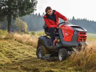 Traktorová sekačka SECO STARJET UJ P4 4x4 se záběrem 102 cm