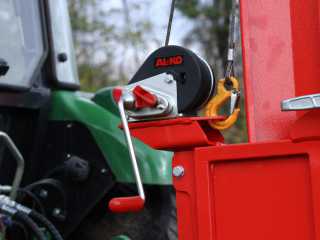 Špalíkovač za traktor PTO s dopravníkem, štěpkovač ARPAL AM-200TR-K