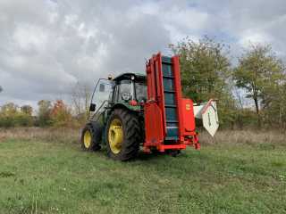 Špalíkovač za traktor PTO s dopravníkem, štěpkovač ARPAL AM-200TR-K