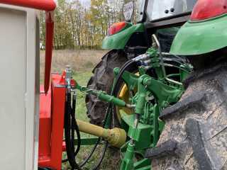 Špalíkovač za traktor PTO s dopravníkem, štěpkovač ARPAL AM-200TR-K
