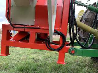 Špalíkovač za traktor PTO s dopravníkem, štěpkovač ARPAL AM-200TR-K