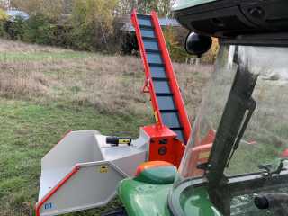 Špalíkovač za traktor PTO s dopravníkem, štěpkovač ARPAL AM-200TR-K