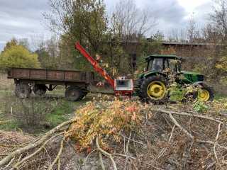 Špalíkovač za traktor PTO s dopravníkem, štěpkovač ARPAL AM-200TR-K