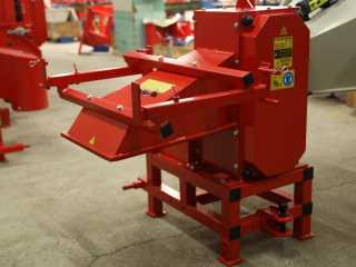 Špalíkovač za traktor PTO, štěpkovač ARPAL AM-200TR