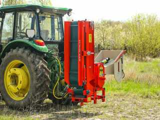 Špalíkovač za traktor PTO s dopravníkem, štěpkovač ARPAL AM-120TR-K