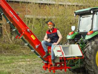 Špalíkovač za traktor PTO s dopravníkem, štěpkovač ARPAL AM-120TR-K
