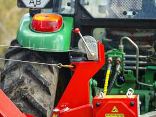 Špalíkovač za traktor PTO s dopravníkem, štěpkovač ARPAL AM-120TR-K