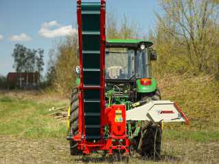 Špalíkovač za traktor PTO s dopravníkem, štěpkovač ARPAL AM-120TR-K