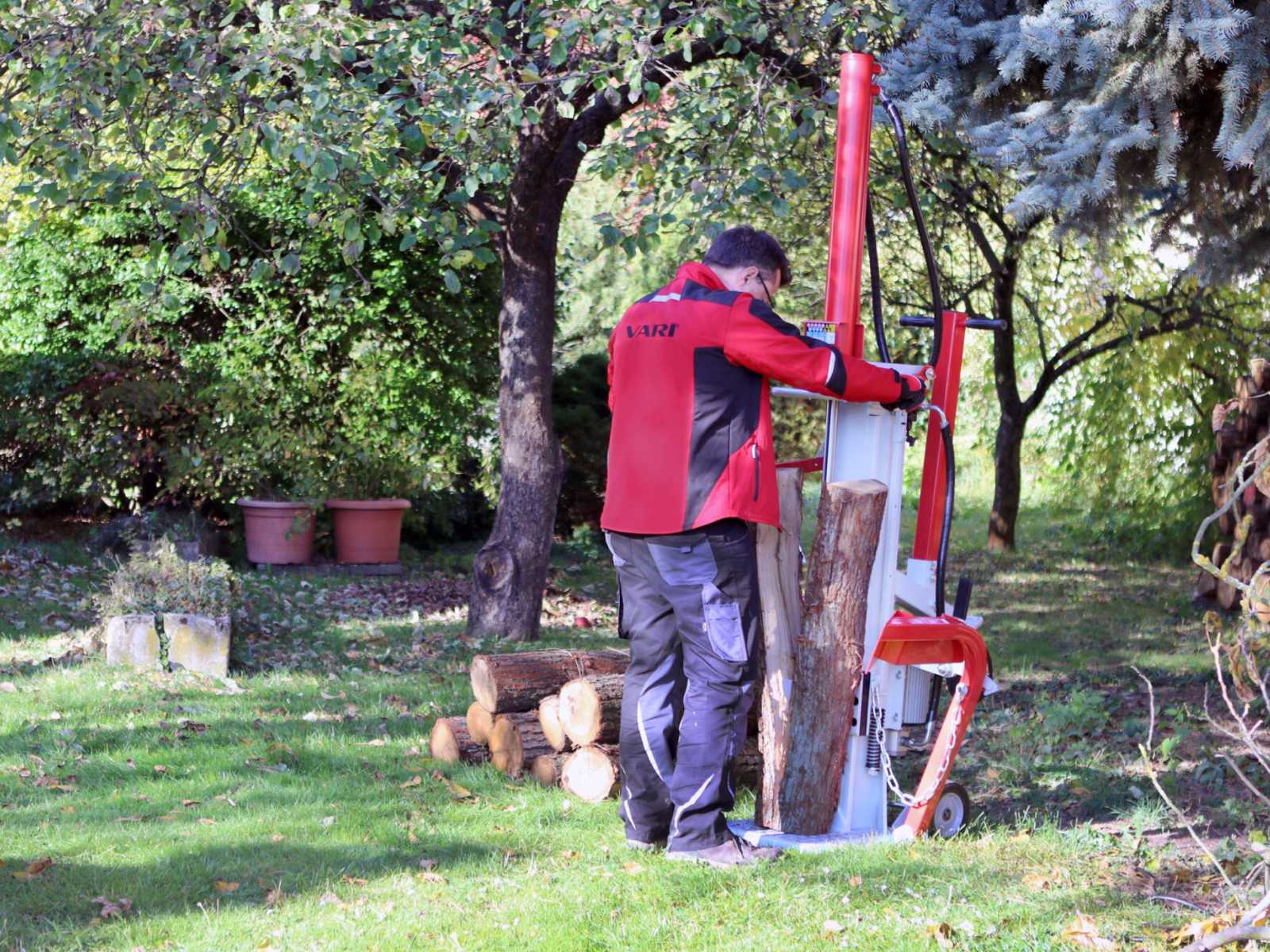 Elektrická štípačka na dřevo VARI 14 tun Elektrická štípačka na dřevo VARI 14 tun
