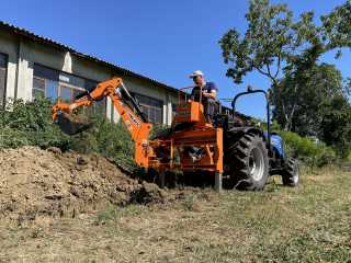 Podkop za traktor DELEKS DRS-2000T + lžíce 300 mm
