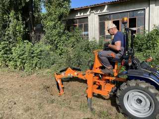 Podkop za traktor DELEKS DRS-1000T + lžíce 300 mm