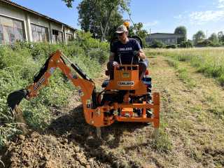 Podkop za traktor DELEKS DRS-1000T + lžíce 300 mm