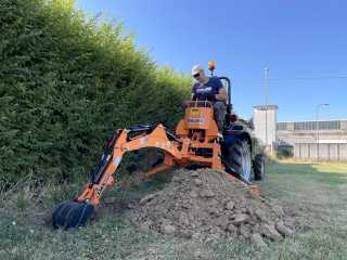Podkop za traktor DELEKS DRS-1000 + lžíce 300 mm