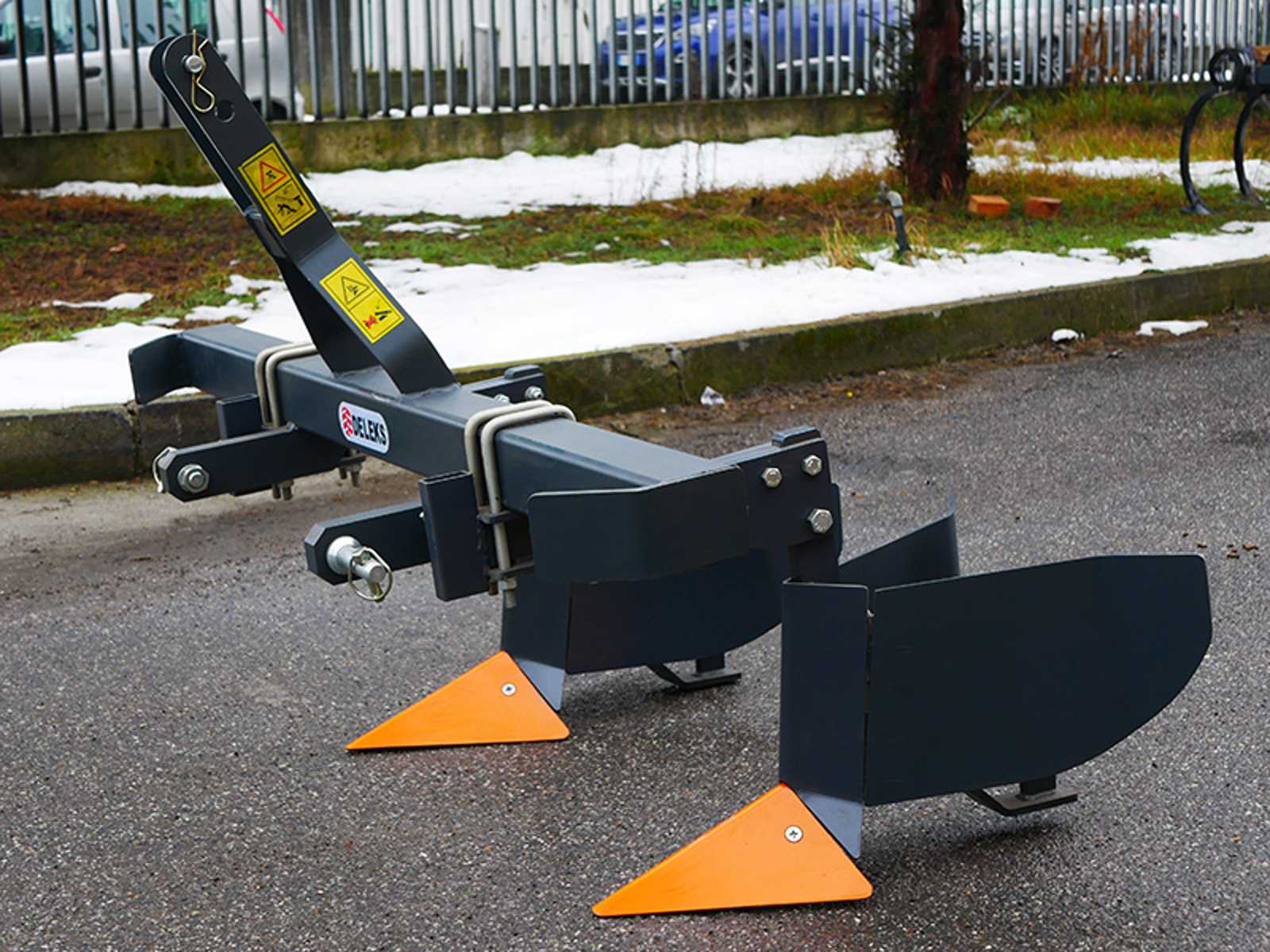 Kypřič půdy, rýhovač na traktor DELEKS DA-140 Kypřič půdy, rýhovač na traktor DELEKS DA-140