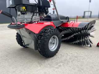 Zametač JANSEN MKB-500B&S s pluhem a sběrnou nádobou
