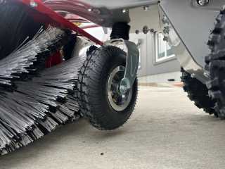 Zametač JANSEN MKB-500B&S s pluhem a sběrnou nádobou