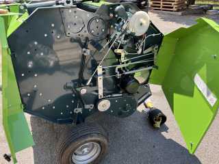 Malý balíkovač sena za traktor DELEKS STAR-870